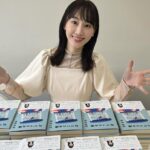 Rena Matsui Instagram - たくさんの書店さんに伺い、ご挨拶とサイン本の作成をさせていただきました。 直接書店員さんとお会いし、作品の感想を聞くことができるこの時間をこれからも大切にし続けていきたいと思います。 エッセイを大きく取り扱っていただきありがとうございます。 FC版も追加でサイン本を作りましたので、販売をお待ちください！ #私だけの水槽