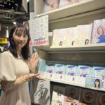 Rena Matsui Instagram - たくさんの書店さんに伺い、ご挨拶とサイン本の作成をさせていただきました。 直接書店員さんとお会いし、作品の感想を聞くことができるこの時間をこれからも大切にし続けていきたいと思います。 エッセイを大きく取り扱っていただきありがとうございます。 FC版も追加でサイン本を作りましたので、販売をお待ちください！ #私だけの水槽