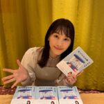 Rena Matsui Instagram - たくさんの書店さんに伺い、ご挨拶とサイン本の作成をさせていただきました。 直接書店員さんとお会いし、作品の感想を聞くことができるこの時間をこれからも大切にし続けていきたいと思います。 エッセイを大きく取り扱っていただきありがとうございます。 FC版も追加でサイン本を作りましたので、販売をお待ちください！ #私だけの水槽