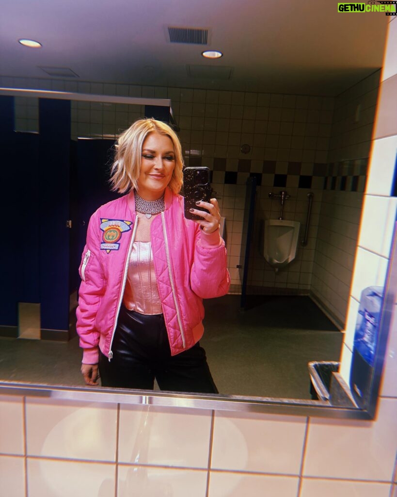 Renee Paquette Instagram - Another great show in the books, another day I forgot to take legit photos of my outfit. 🤦🏼‍♀️ just a girl and a set of urinals doing our best!