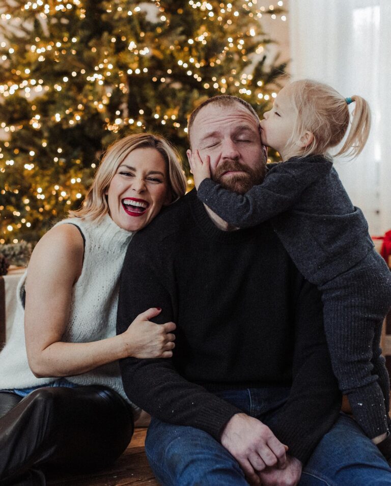 Renee Paquette Instagram - Have I mentioned how much I love when worlds collide?? Meet @reneepaquette and @jonmoxley family! Their sweet little girl was such a trooper through this session and it was so much fun spending time with their family! Their beautiful little girl definitely stole the show! 🎁🎄 Shoutout to @studio821_ for providing a last min space to be able to get both outdoor and indoor images during these cold temps 🥶🌡️