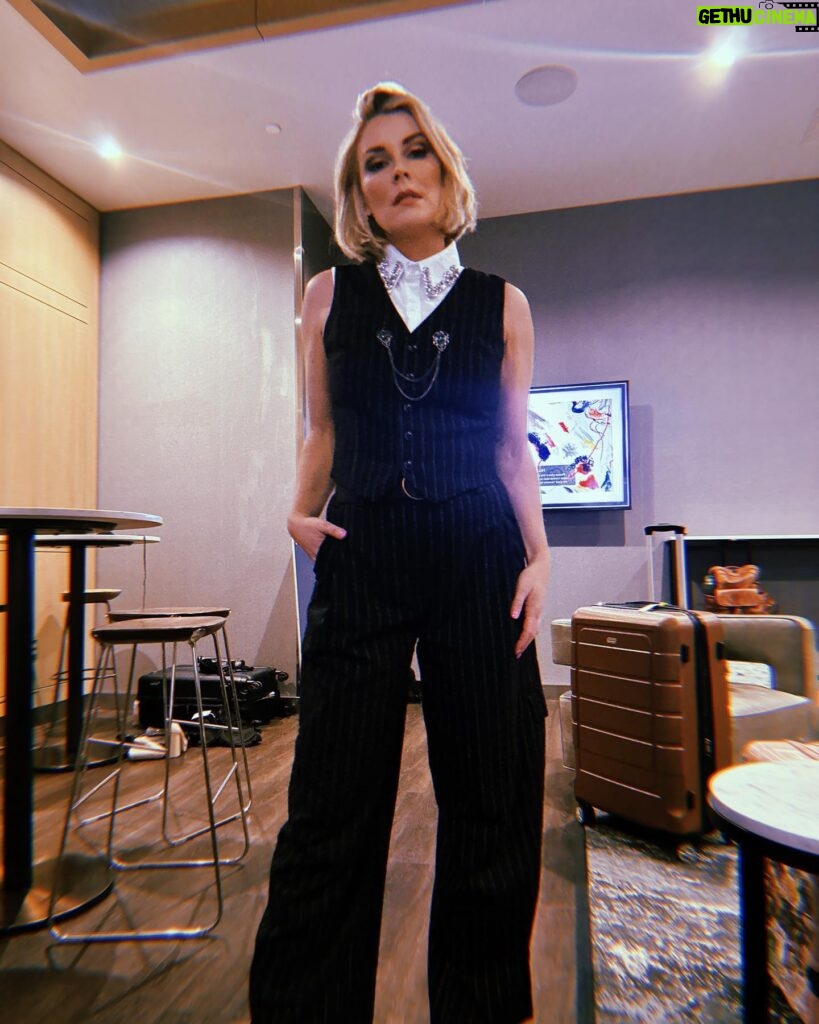 Renee Paquette Instagram - Business attire only. 💌 🖊️