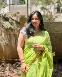 Revathi Pillai Instagram - ellavarkum vishu ashamsakal💛🌻