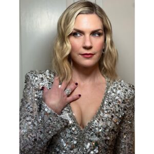 Rhea Seehorn Instagram - We had a LOT of fun last night! 
Thank you to the @criticschoice Awards & CONGRATS to the #bettercallsaul family for our #BestDrama Award, @thegiancarloesposito for #BestSupportingActor & @therealbobodenkirk for #BestLeadActor !!!
Much love to the cast, crew, critics and our fans!
& thank you to my glam team for making me feel like a million bucks!
Hair @matthewstylist 
Makeup @kayleenmcadams 
Dress @jennypackham 
Shoes @shutzoficialboulevard 
Jewelry @effyjewelry & @saraweinstock 
Styling @highheelprncess