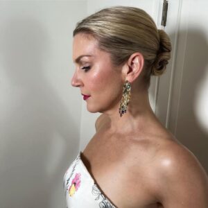 Rhea Seehorn Instagram - WHAT A FANTASTIC EVENING! Thank you to the @televisionacad for the #creativeartsemmys celebration!
And congrats to all the other nominees and winners, I loved being in your company! xo
#coopersbar 
PR: @viewpoint.pr 
STYLE: @highheelprncess 
HAIR: @matthewstylist 
M/U: @kayleenmcadams 
Dress/Clutch: @moniquelhuillier
Shoes: @flordemariacollection
Ring: @kallatijewelry 
Earrings: @anabelachan