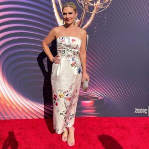 Rhea Seehorn Instagram - WHAT A FANTASTIC EVENING! Thank you to the @televisionacad for the #creativeartsemmys celebration!
And congrats to all the other nominees and winners, I loved being in your company! xo
#coopersbar 
PR: @viewpoint.pr 
STYLE: @highheelprncess 
HAIR: @matthewstylist 
M/U: @kayleenmcadams 
Dress/Clutch: @moniquelhuillier
Shoes: @flordemariacollection
Ring: @kallatijewelry 
Earrings: @anabelachan