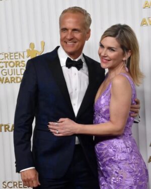 Rhea Seehorn Instagram - Dress up time! 
It was nothing but joy to get to hang with many of members of my #bettercallsaul family & celebrate last night at the @sagawards !!! Being honored by your peers is such a special thing. Congrats to all the winners, all the nominees, & all the actors out there working hard to keep doing what we love. 
Dress: @naeemkhannyc 
Jewelry: @kallatijewelry 
Clutch: @judithleiberny 
Shoes: @schutz 
Hair: @stevenmasonlife 
Makeup: @jamiemakeup 
Styling: @highheelprncess