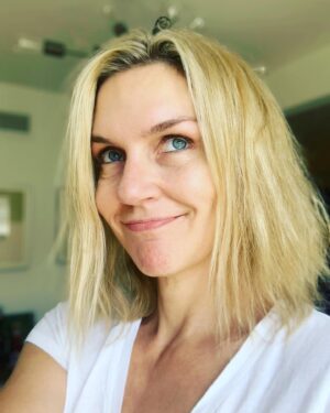 Rhea Seehorn Instagram - Time to get ready for the @televisionacad #creativearts Emmys today! Pretty excited that I have @matthewstylist , @kayleenmcadams , & @highheelprncess coming over to get my fancy on!!!
#BestActressinaShortFormSeries #nominee 
#coopersbar