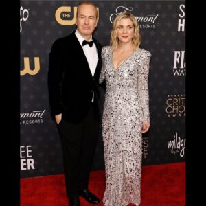 Rhea Seehorn Instagram - We had a LOT of fun last night! 
Thank you to the @criticschoice Awards & CONGRATS to the #bettercallsaul family for our #BestDrama Award, @thegiancarloesposito for #BestSupportingActor & @therealbobodenkirk for #BestLeadActor !!!
Much love to the cast, crew, critics and our fans!
& thank you to my glam team for making me feel like a million bucks!
Hair @matthewstylist 
Makeup @kayleenmcadams 
Dress @jennypackham 
Shoes @shutzoficialboulevard 
Jewelry @effyjewelry & @saraweinstock 
Styling @highheelprncess