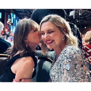 Rhea Seehorn Instagram - We had a LOT of fun last night! 
Thank you to the @criticschoice Awards & CONGRATS to the #bettercallsaul family for our #BestDrama Award, @thegiancarloesposito for #BestSupportingActor & @therealbobodenkirk for #BestLeadActor !!!
Much love to the cast, crew, critics and our fans!
& thank you to my glam team for making me feel like a million bucks!
Hair @matthewstylist 
Makeup @kayleenmcadams 
Dress @jennypackham 
Shoes @shutzoficialboulevard 
Jewelry @effyjewelry & @saraweinstock 
Styling @highheelprncess