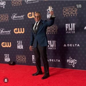 Rhea Seehorn Instagram - We had a LOT of fun last night! 
Thank you to the @criticschoice Awards & CONGRATS to the #bettercallsaul family for our #BestDrama Award, @thegiancarloesposito for #BestSupportingActor & @therealbobodenkirk for #BestLeadActor !!!
Much love to the cast, crew, critics and our fans!
& thank you to my glam team for making me feel like a million bucks!
Hair @matthewstylist 
Makeup @kayleenmcadams 
Dress @jennypackham 
Shoes @shutzoficialboulevard 
Jewelry @effyjewelry & @saraweinstock 
Styling @highheelprncess