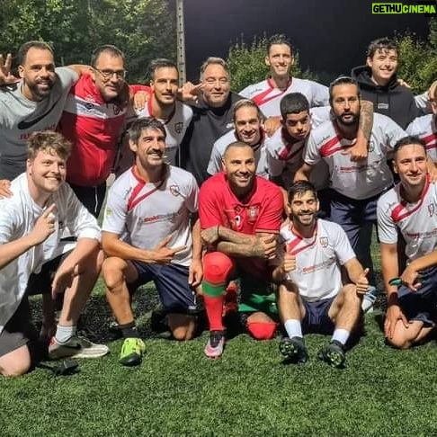 Ricardo Quaresma Instagram - Obrigado @gd_arvore (Grupo Desportivo de Árvore) pela forma como me receberam. Espero que tenham gostado da surpresa ;) Grande equipa! Foi um prazer jogar com vocês, ficar a conhecer melhor a realidade do clube e do futebol "amador" em Portugal. Quem por amor ao futebol, depois de um dia de trabalho, ainda entra em campo para dar o melhor de si, merece ser apoiado. O futebol, para cumprir a missão de fazer as pessoas felizes, tem de ser jogado e vivido em todo o lado. Todos os campos, por mais modestos que sejam, são estádios para as comunidades locais e isso é uma das partes bonitas do futebol. Em breve vão poder ver o que andamos a fazer com a @shootforloveworld ❤️