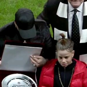 Ricardo Quaresma Instagram - Obrigado Besiktas ❤️🥰🦅🦅🦅
É por estas atitudes que já mais posso esquecer este clube!!!
Obrigado Besiktas, obrigado fãs por todo este carinho,amor,respeito 🦅🦅🦅🦅