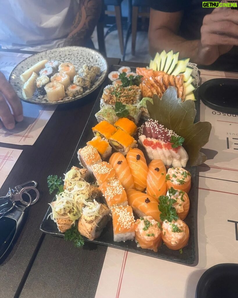 Ricardo Quaresma Instagram - Malta vale a pena passar neste restaurante @tokeisushihouse do meu amigo @marcocosta22 e comer um bom sushi 🍣!!!sempre um prazer estar contigo meu amigo 🙏🦾