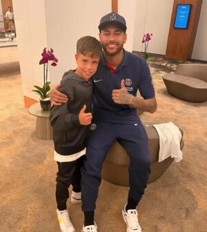 Ricardo Quaresma Instagram - Obrigado @neymarjr por teres feito o meu filho feliz ❤️ tudo de bom na tua vida 🙌