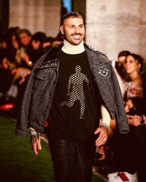 Ricardo Quaresma Instagram - Playing at @lisboafashionweek field 😎 with the “Fashion Coach” @dino_alves_eu 🔥

Obrigado @ligaportugal pela experiência!