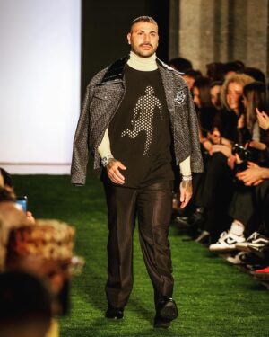 Ricardo Quaresma Instagram - Playing at @lisboafashionweek field 😎 with the “Fashion Coach” @dino_alves_eu 🔥

Obrigado @ligaportugal pela experiência!
