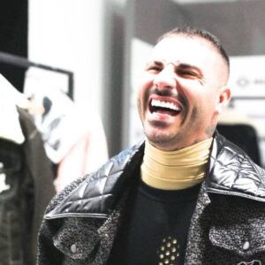 Ricardo Quaresma Instagram - Playing at @lisboafashionweek field 😎 with the “Fashion Coach” @dino_alves_eu 🔥

Obrigado @ligaportugal pela experiência!