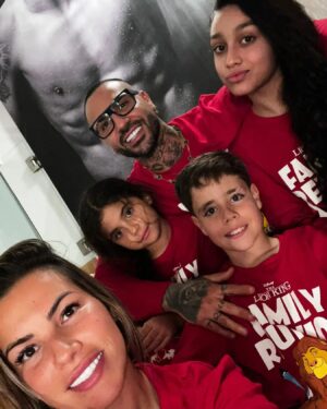 Ricardo Quaresma Instagram - Votos de Boas Festas da família Quaresma para todos!  Que o Natal seja uma inspiração para celebrar a paz no mundo inteiro.