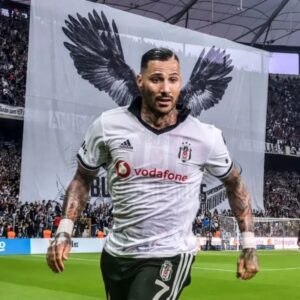 Ricardo Quaresma Instagram - Saudades de estar neste estádio 🦅🦅🦅