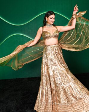 Richa Shukla Moorjani Instagram - I’ve never been one to place much importance on awards, especially in an industry where it feels like a daily struggle for my people to even be seen at all. But recognition is all the more meaningful coming from our own community of extraordinarily talented humans. I’m so grateful to @character.media for acknowledging @neverhaveiever with the Vanguard award for the monumental impact it has had on our community, the industry and the world at large. There’s still so much work to do to carve a place for ourselves, and we don’t take this honor for granted. 

Thank you for continuously championing API talent and reminding us of our collective power. I’m filled with profound pride and hope every time I’m in that room. Missing @maitreyiramakrishnan @darrenbarnet @jarenlewison @mindykaling @loulielang and every other invaluable artist from the NHIE family. 

@unforgettablegala