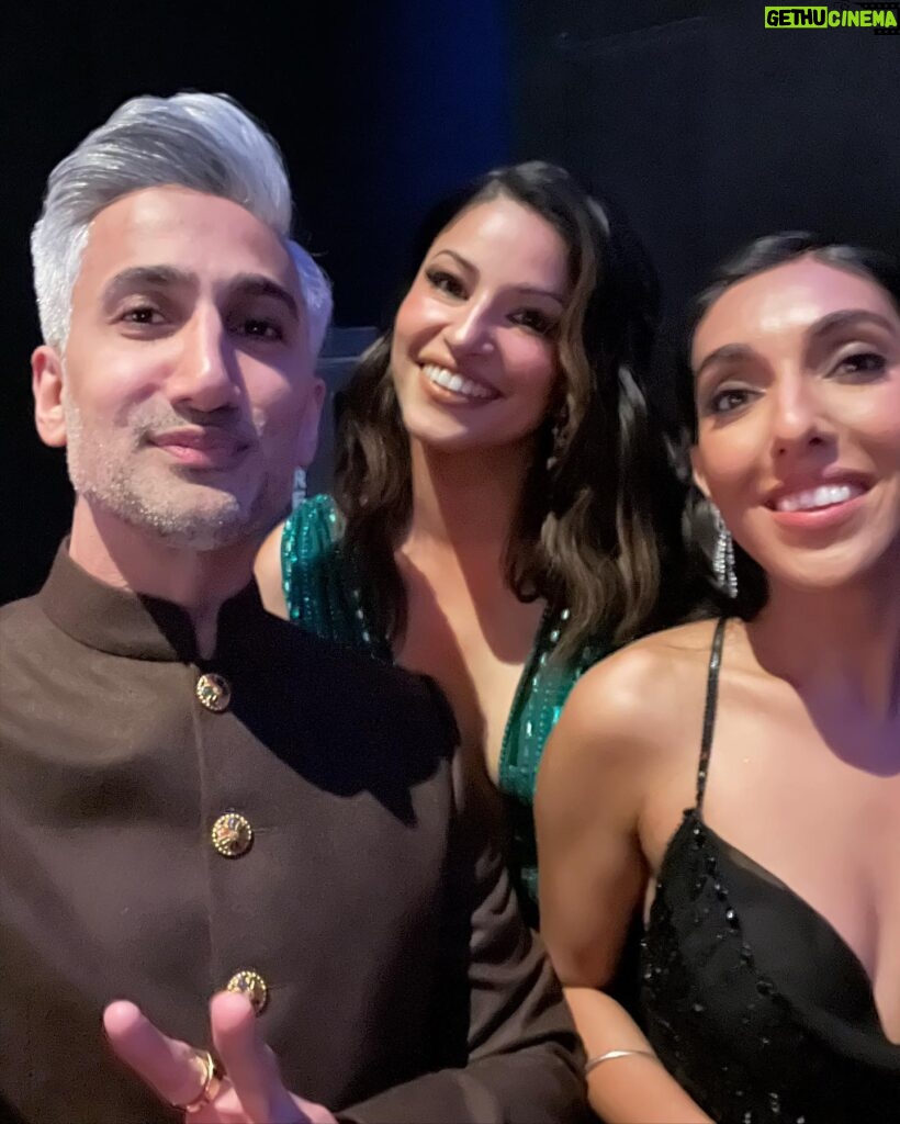 Richa Shukla Moorjani Instagram - During this time where many of us have felt more isolated than ever before in this industry (and world) - this night was the medicine I didn’t know I needed. I couldn’t be more proud to be standing in that room (that wasn’t large enough to hold the many many more who should have been there- we see you). Nothing gives me strength more than being surrounded by my extraordinary brown community of brave and fierce diasporic storytellers who put humanity and love above ALL to tell the stories we all need today and always 🖤 also it’s true- @kalpenn just keeps getting hotter 🔥 No words to describe my gratitude to @_productofculture_ I bow down to you: @kalpenn, @lilly, @utktheinc, @tanfrance, @therealhannahsimone, @rupikaur_, @sharmeenobaidchinoy, @anitachatterbox, @shrutirya, @archanamisrajain Dress| @zaraumrigar Stylist @styledbyambika Hair @virginie.pineda Makeup @thegabriellealvarez Jewels | @noudarjewels @hanut101 @davidyurman @wear.erkoos Clutch| @mae_cassidy Style team| @sarahmgibsonn @mrs.Jun.tailor @leksylindau Photo Credit: Baljit Singh @bsinghh /Alberto E. Rodriguez/ / Jon Kopaloff/Getty Images @gettyimages @agame.pr #SouthAsianExcellence #Oscars2024
