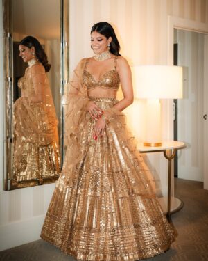 Richa Shukla Moorjani Instagram - @seemagujraldesign thank you for letting me wear this breathtaking work of art 💛 
-
📸 @cibellelevi 
Stylist: @styledbyambika 
Hair: @virginie.pineda 
Makeup: @thegabriellealvarez 
💎: @notandas_jewellers 
PR: @aaayeshamehta 
Tailoring: @mrs.jun.tailor 

Special shout out to @beverlyhilton 🙏🏽