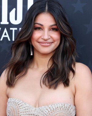 Richa Shukla Moorjani Instagram - Because I like to keep it real- my first time attending a major awards ceremony and carpet was both humbling and eye opening. I’m beyond grateful to have been there, especially with my extraordinary cast mates and the brilliant minds behind @fargo who truly deserve every accolade - yet all I could think about was the fact that I barely saw a single person in that room who looked like me, and I felt utterly isolated. It was a big reminder (in case I needed another one) that there’s still so much work to do to amplify our presence in these spaces, and we’ve just barely scratched the surface for South Asian representation. It’s a collective effort, and I’m indebted to those who have paved the way and who continue to fight for our beautiful and supremely talented brown sisters and brothers to be seen and rightfully celebrated. 

@itsamandalim 
@thegabriellealvarez 
@kattthompson 
👗 : @simkhai 
👠 (vegan) : @aeranewyork 
👛 : @mae_cassidy 
💎 : @mindimondny @dena_kemp 

Photo Credit: Getty Images for Critics Choice Association

#criticschoiceawards #thecw @criticschoice