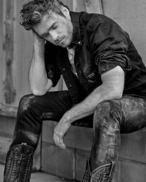 Richard Madden Instagram - Interview magazine out now 🤠

Photographed by Bruno Staub, 
Styled by Mel Ottenberg
Grooming: Barbara Guillaume
Production: Lolly Would
Tailor: Susie Kourinian