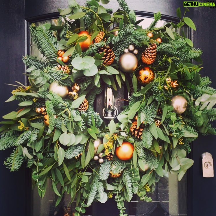 Richard Madden Instagram - Went big on the wreath this year 😳🎄🙌🏻