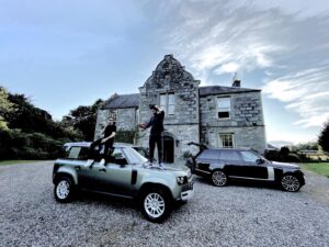 Richard Madden Instagram - Best time with my favourite people! Thank you @landrover for the 🔥wheels. 🏴󠁧󠁢󠁳󠁣󠁴󠁿