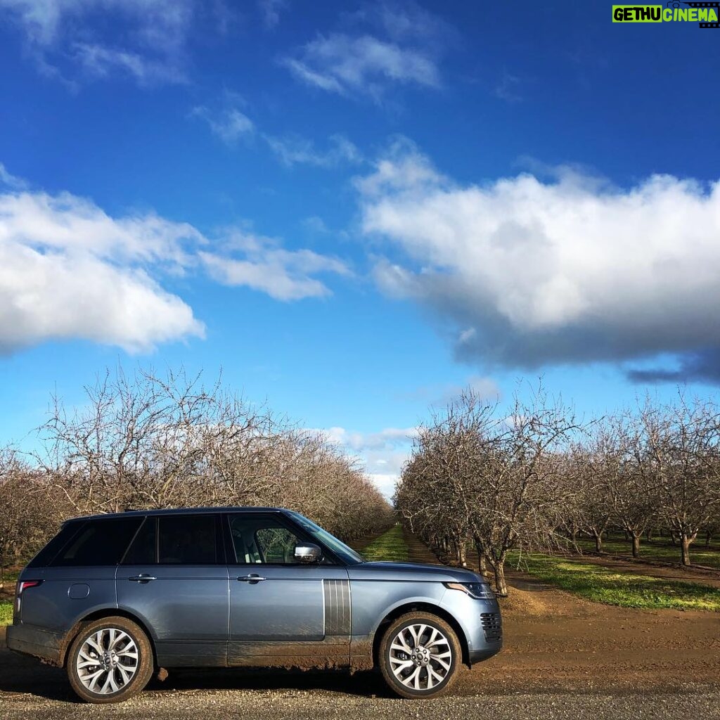 Richard Madden Instagram - Happy to be exploring... even in the rain! What a beaut! Thank you @landroverukpr 💙 #aboveandbeyond #rangerover