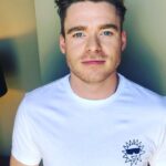 Richard Madden Instagram – My 5th year supporting @fatherandsonday 
Please get involved by posting a picture of an inspiring man in your life or get online @mrporterlive and buy one of these great t-shirts by @orlebarbrown all proceeds go to supporting the amazing work they are doing @royalmarsden

To instantly donate £5 please txt MARSDEN to 70800 
T H A N K Y O U 
#inspiringmen