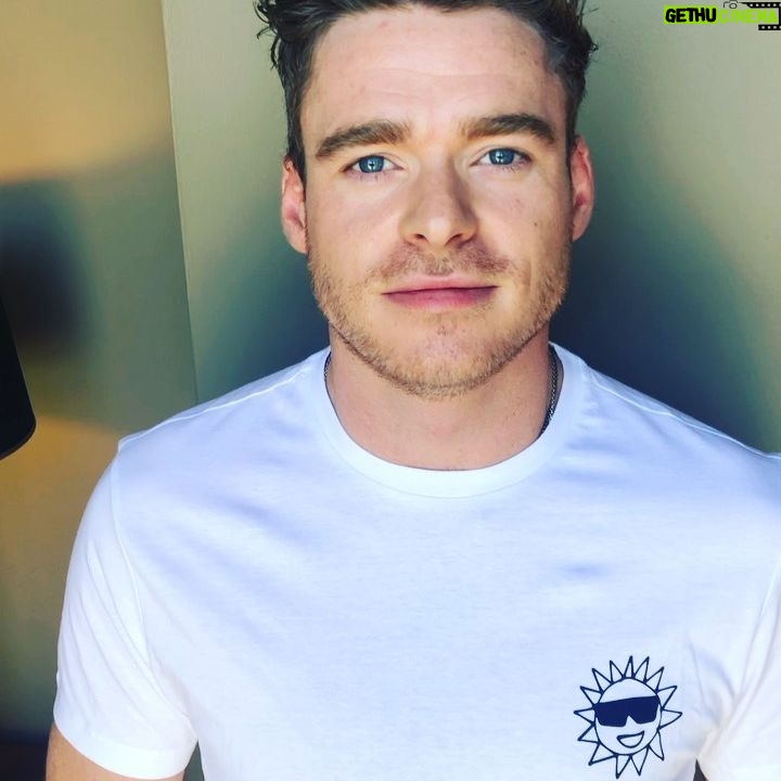 Richard Madden Instagram - My 5th year supporting @fatherandsonday Please get involved by posting a picture of an inspiring man in your life or get online @mrporterlive and buy one of these great t-shirts by @orlebarbrown all proceeds go to supporting the amazing work they are doing @royalmarsden To instantly donate £5 please txt MARSDEN to 70800 T H A N K Y O U #inspiringmen