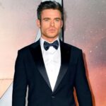 Richard Madden Instagram – Had the most amazing evening at the premier of #1917movie in London last night. Outstanding work from everyone involved. Go see this on the big screen if you can. Epic.
Thank you @armani for this beauty of a tux.