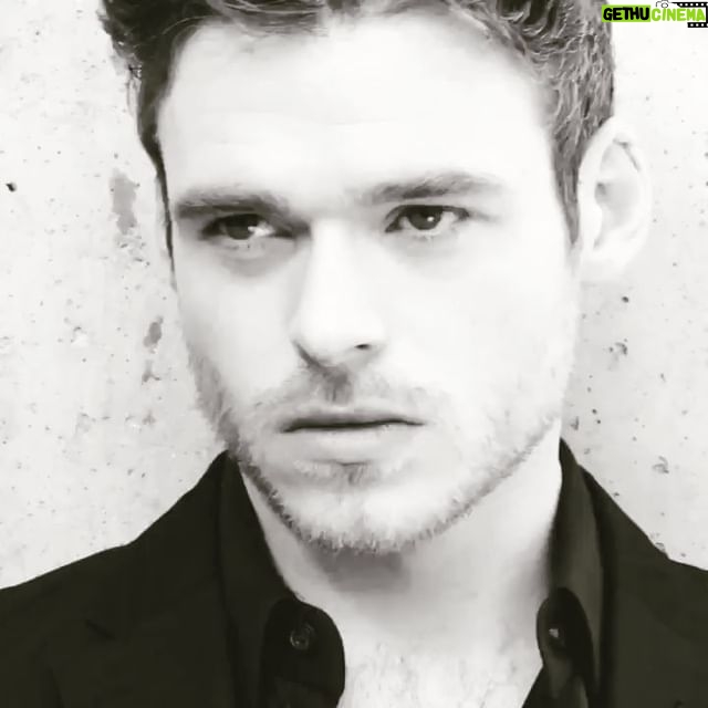 Richard Madden Instagram - Shouting and pouting with @armani & @grazia_it