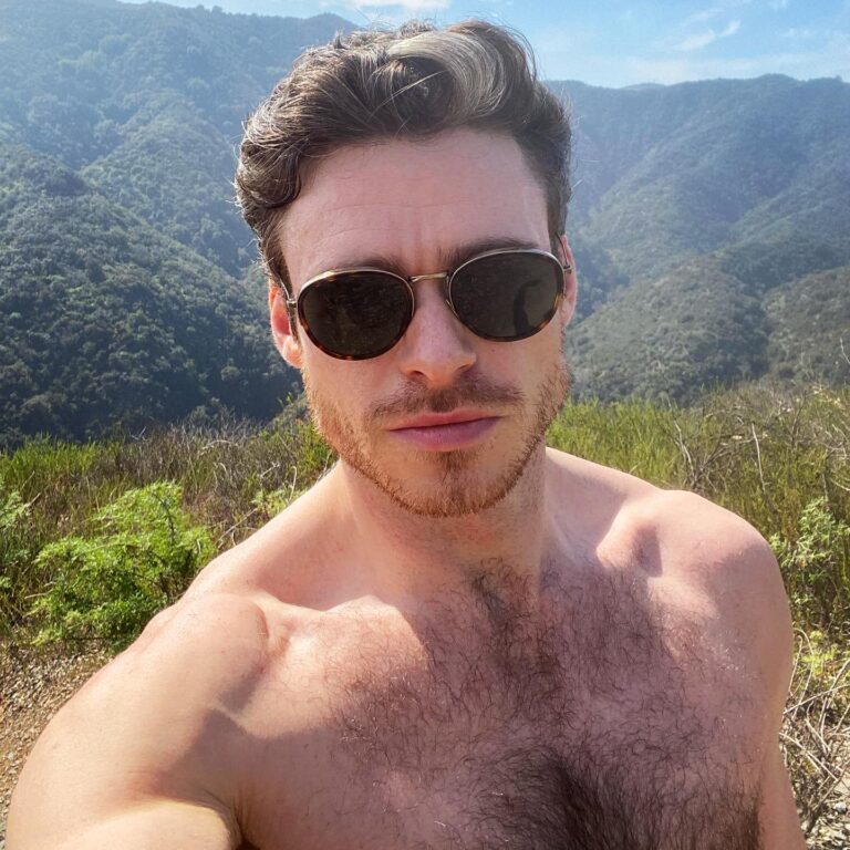 Richard Madden Instagram - Tuesday’s mountain ✅