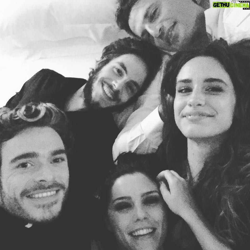 Richard Madden Instagram - Had such a blast at the Medici premier last night, this was us at the end of the night, exhausted and full of pizza and champagne! Thank you Florence for a wonderful night. I had to leave early today but will be back in Italy as soon as I can, my other home! Photo by @valebelle