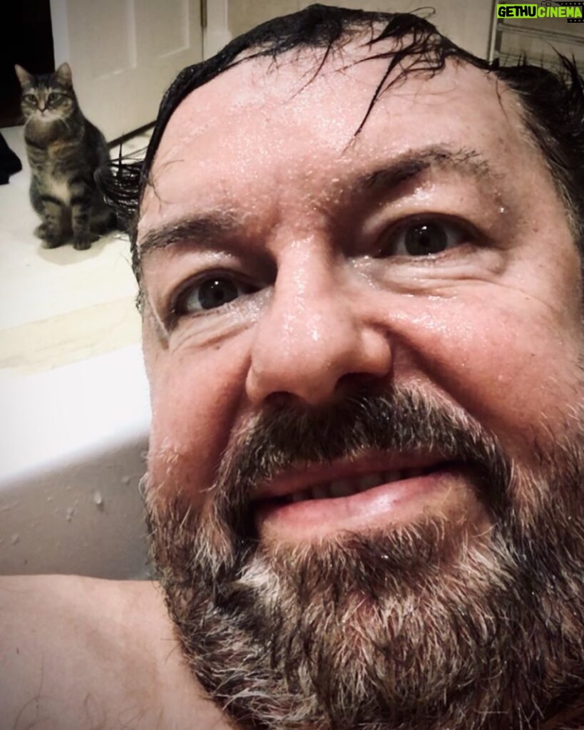 Ricky Gervais Instagram - Hiya