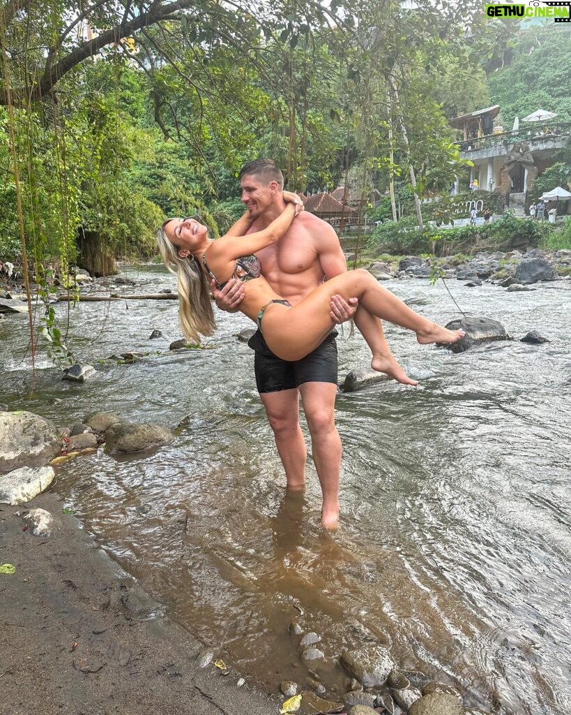 Rico Verhoeven Instagram - I’ll carry you anywhere my love @naomyvanbeem HAPPY VALENTINES DAY 😘🥰😍