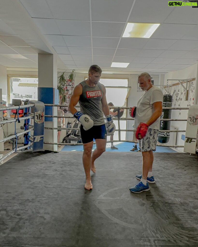 Rico Verhoeven Instagram - I feel so blessed that I’m not just training with trainers, but family 💪🏻