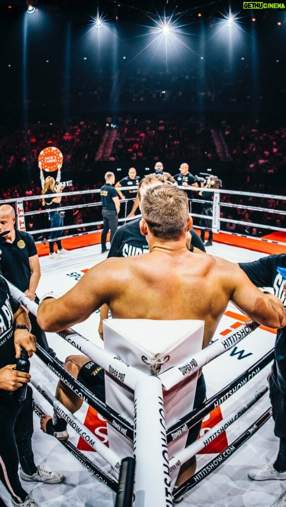 Rico Verhoeven Instagram - Exactly 3 weeks ago THIS happened. The first edition of @hititshow. A brand new sports and entertainment show. It was a blast! Amazing crowd and vibe! And the show…… judge for yourself in this extended aftermovie! Hope to see you at the next edition! #hititshow