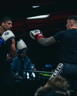 Rico Verhoeven Instagram - Training with the big boys 💪🏻🔥🥊

📸 by @adamniker