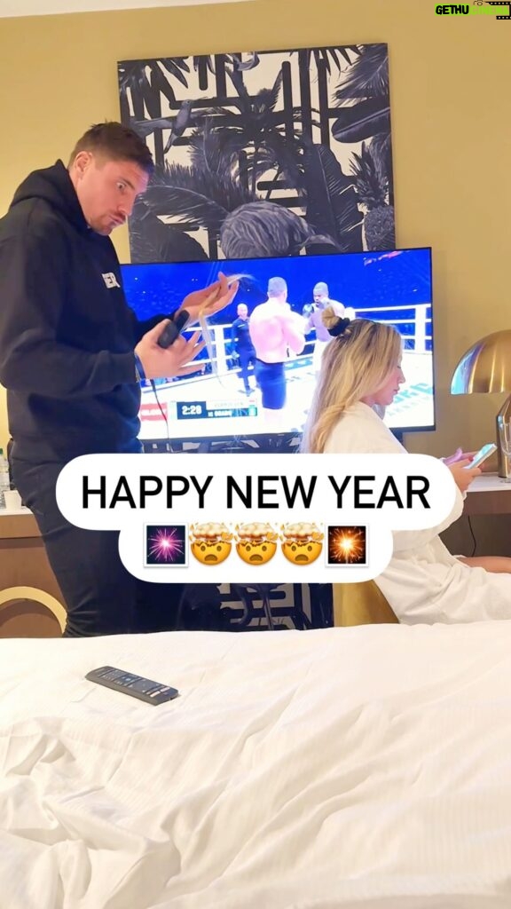 Rico Verhoeven Instagram - 🎇HAPPY NEW YEAR🎇 Getting ready for NYE party but got distracted……is she going to notice?🫢😬😱🤯