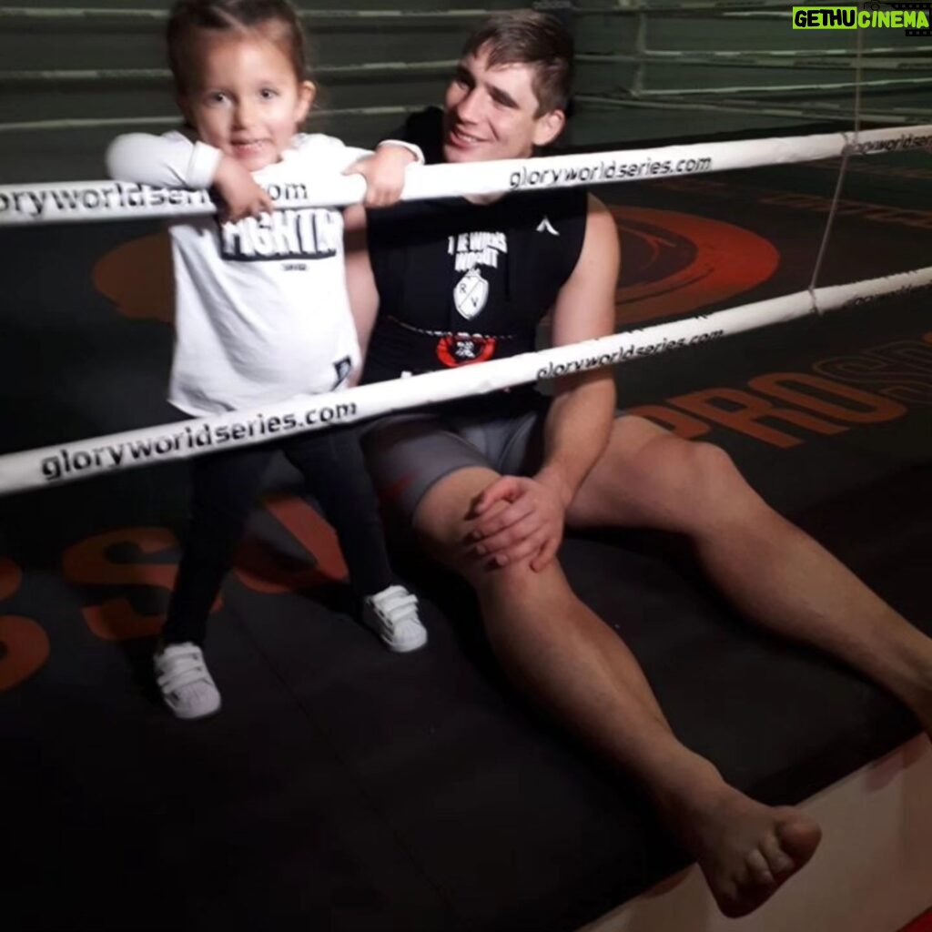 Rico Verhoeven Instagram - Helping Sara and @voor_sara is without a doubt one of the best decisions I made in life. "EACH ONE TEACH ONE" we're all here for a short period of time and some have more than others...but what do you do with what you have? Share it.....Give back.......we can't take it with us. So for me becoming ambassador for @voor_sara was a no brainer, me and my team read about Sara in the newspaper a girl who is fighting a rare muscle disease and isn't sure what her future will hold because a flu could already be fatal. So a charity was created not just for Sara but for every one with the LAMA2-MD muscle disease. Throughout the years we raised enough money to finally start research and hopefully find a cure. I want to thank everyone that ever donated your donation is making a difference 🙏🏻 and ofcourse everybody envolved from Sara's family to every single person working/helping @voor_sara because we're giving back and trying to leave the world a little bit better than we found it. ❤️