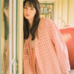 Riho Yoshioka Instagram - 2年ぶりにカレンダー🦋🍎 今年もディレクションは千原徹也さんです🍋 2024年版はICECREAM FEVERでCGを付けて下さった @nonbit さんが面白く可愛くして下さいました。 肩の子、本当の蝶みたいでしょ？! 映画にも出てくる黒い蝶▪️◾️お気に入りです。 ご予約お待ちしてます/ #吉岡里帆カレンダー #2024年 @thechihara