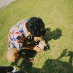 Riho Yoshioka Instagram - 1クールも1年も本当早い!! もう12月！もう明日9話！🐈🩴23時！ 怒涛のラスト1ヶ月が始まったぁぁぁ/ 写真がどんどん懐かしく感じるなぁ… 瑛太さん猫と本気で戯れて本気で噛まれてたなぁ 手ボロボロになってたなぁ 時間が経って冷静に見ると凄い髪型されてるなぁ 明日も楽しく気楽にどうぞっ @kantele8ch #ドラマ　#時をかけるな恋人たち