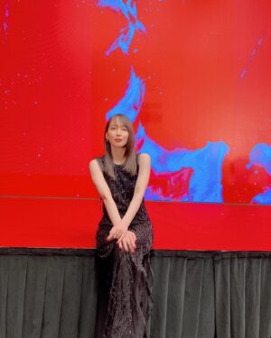 Riho Yoshioka Instagram - 映画"怪物の木こり"
Japan premier🐈‍⬛◾️🫦🧛🏻‍♀️🍫Halloween仕様,

12月1日公開!

dress @emporioarmani
jewelry @boucheron

@warnerjp_official 
#映画　#怪物の木こり　#ﾊﾛｳｨﾝ
