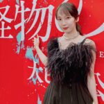 Riho Yoshioka Instagram - なんか急に投稿した画像消えました…🥶 こういう現象ありますか？ 皆様からのコメントごと消えてしまいました(悲しい😢) すみません。 ↓ 映画"怪物の木こり"公開しました！ 今回の衣装は怪物に寄せました🧌 やばいカップルみたいに仕上がりました。 あんなに笑った舞台挨拶は初めてかも💋 笑い過ぎて放心… 数々の衝撃シーンはぜひ劇場で🫀 @warnerjp_official #怪物の木こり
