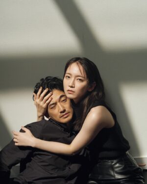 Riho Yoshioka Instagram - GINZA @ginzamagazine 

廻✖️翔LOOK

本日はいよいよ2人の逃避行が始まる第6話👫
個人的にグンと面白くなりだす回です！
ぜひ23時から〜

舞台行ってきますっ

@nagayama.eita 
@kadora_11 
#時をかけるな恋人たち